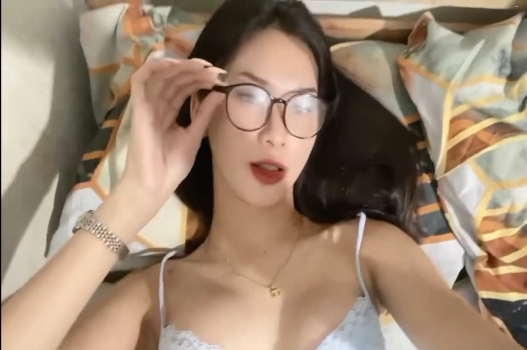 vn xxx Bố dượng gửi con gái đến nhà chủ nợ 1 tuần và mẹ ruột vẫn đồng ý